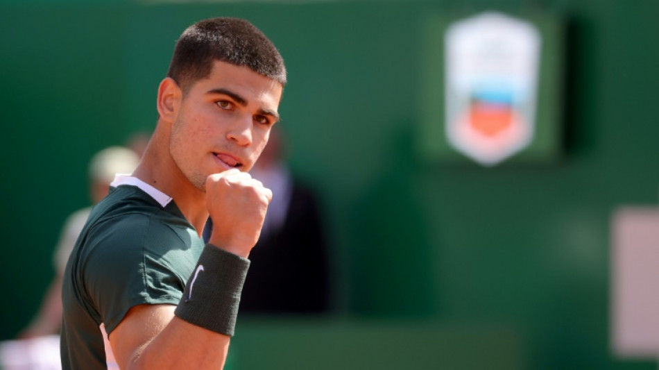 Alcaraz defeats Tsitsipas to reach Barcelona semi-finals and reach top 10