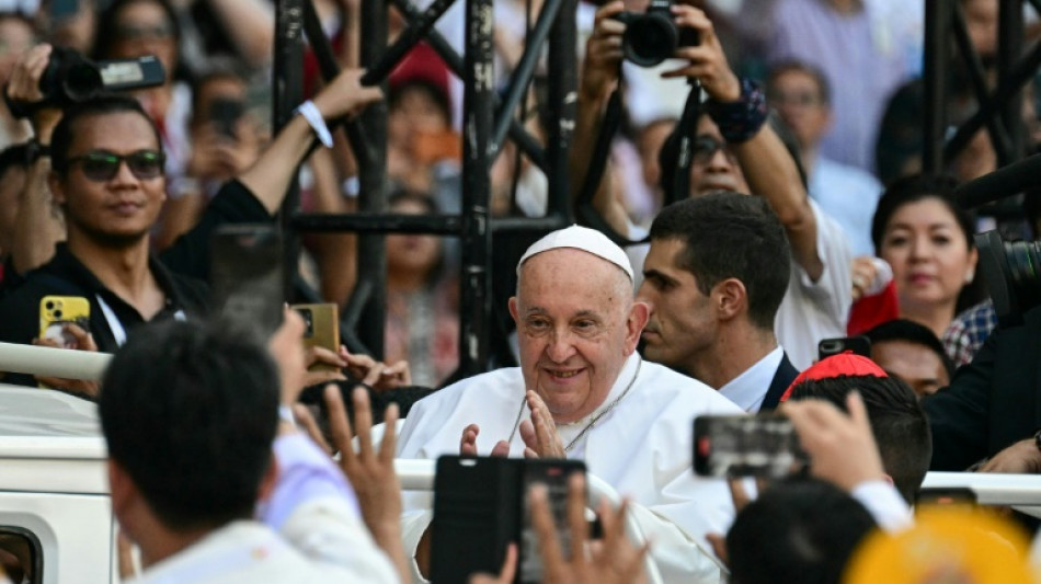 Indonésie: le pape accueilli en rock-star pour une messe devant 80.000 fidèles