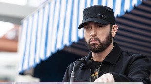 Eminem lancia il singolo Temporary e annuncia, 'sarò nonno'