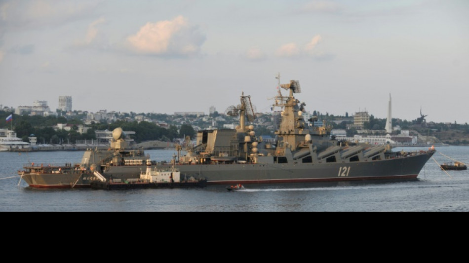 Se hundió buque insignia ruso Moskva, Ucrania dice que sus misiles lo impactaron