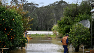 Thousands more flee as Sydney floods track north