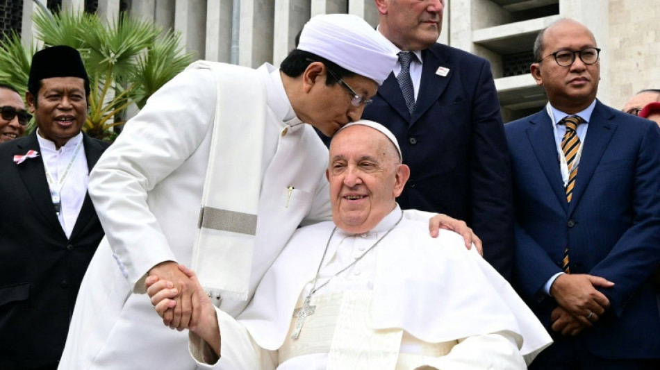 Papa conclui visita a Jacarta com missa e pedido de diálogo