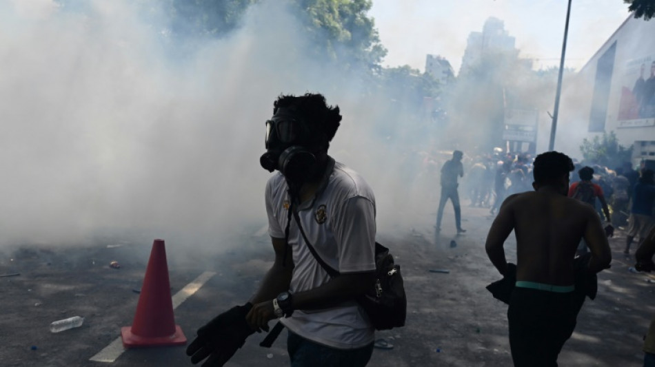 Manifestantes irrumpen en la oficina del primer ministro de Sri Lanka tras la huida del presidente