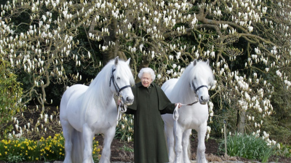 Großbritannien feiert 96. Geburtstag der Queen mit Salutschüssen und Ständchen