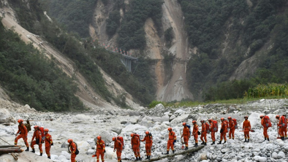 Sube a 74 el número de muertos por el sismo en el suroeste de China