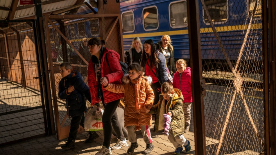 Polizeigewerkschaft fordert "Schutzzonen" für Kriegsflüchtlinge an Bahnhöfen