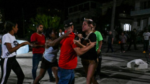 La energía vuelve en La Habana, las protestas continuaban la noche del sábado