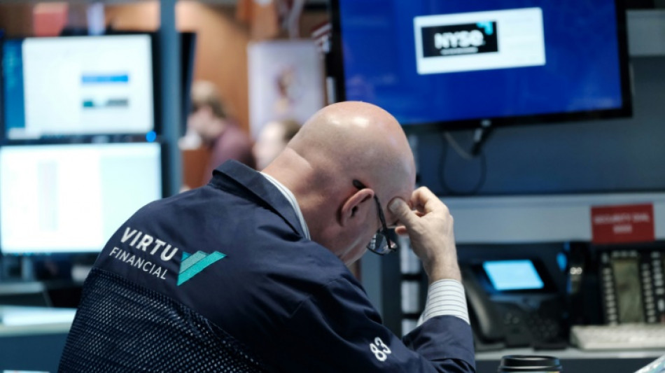 Wall Street finit en ordre dispersé, le pessimisme empêche un rebond