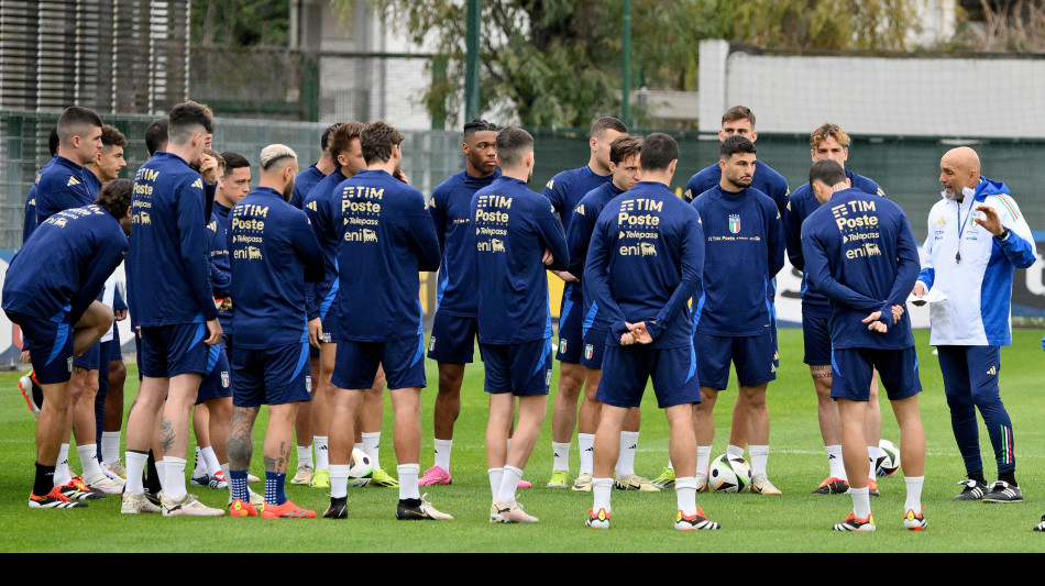 Euro 2024: 'Italia, Italia', azzurri accolti da tifosi scatenati