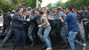 Miles de opositores piden la dimisión del primer ministro de Armenia