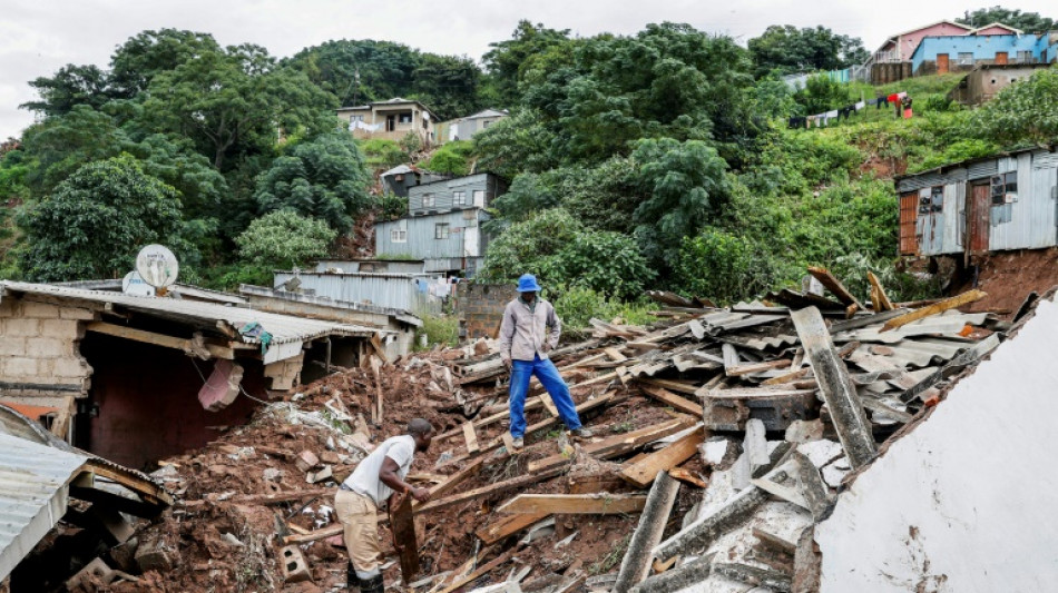 Afrique du Sud: difficiles recherches de disparus après des inondations dévastatrices