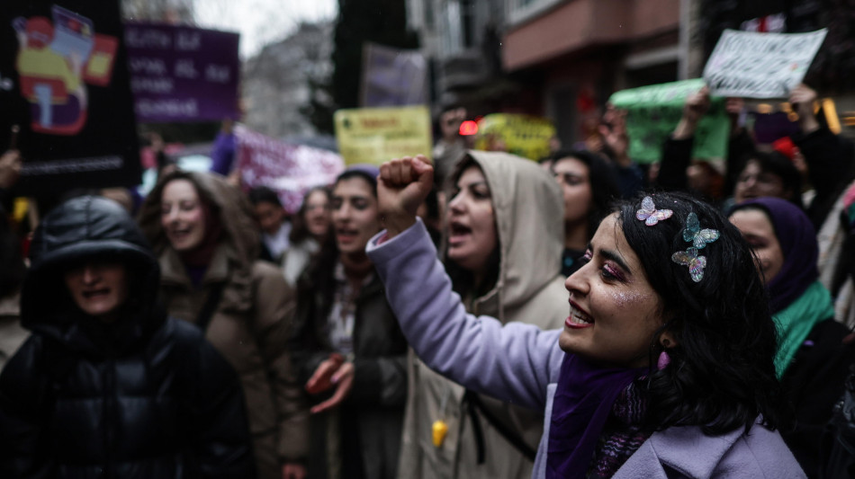 Arresti durante il corteo delle donne di Istanbul