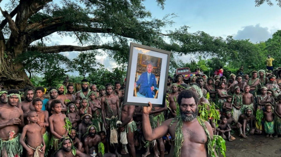 Una pequeña isla del Pacífico celebra la coronación de Carlos III, hijo de un dios