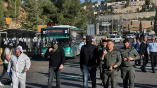 Al menos un muerto y 14 heridos en doble atentado en Jerusalén