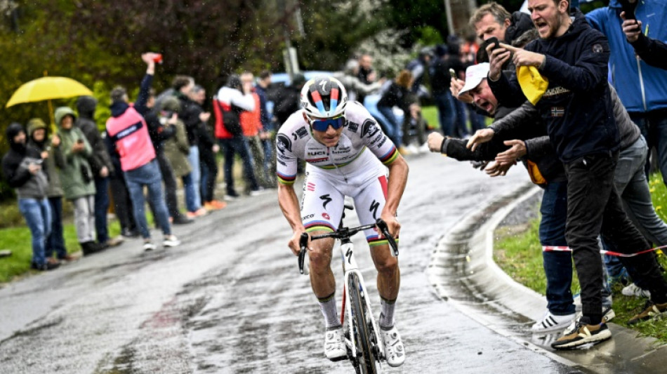 Evenepoel a lo alto del podio en la Lieja-Bastoña-Lieja, Pogacar a la enfermería
