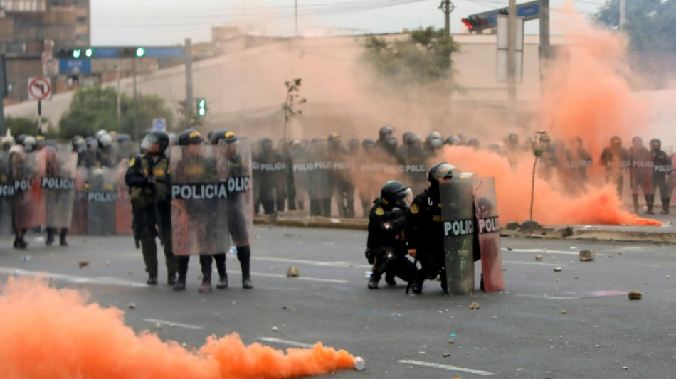 El poder político en Perú ensimismado, incapaz de resolver sus problemas