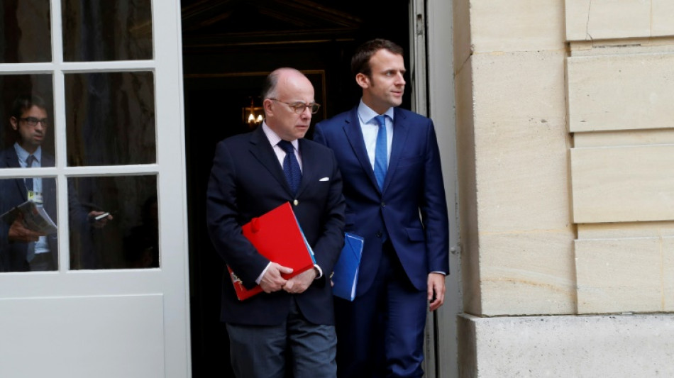 Cazeneuve reçu lundi par Macron pour discuter d'une nomination à Matignon