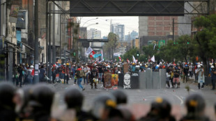 Duros enfrentamientos en Lima dejan un muerto tras rechazo de anticipar comicios