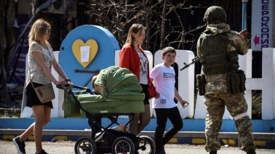 "Ô Russie, puissance sacrée!": l'école reprend dans une ville ukrainienne conquise