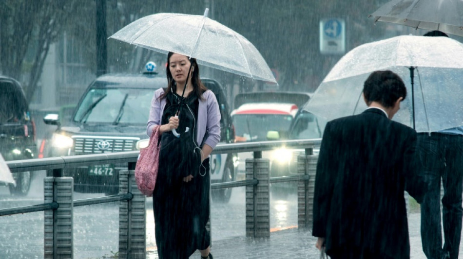 Lluvias por tifón Shanshan aún afectan el transporte en Japón