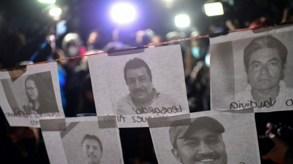 Europa pide a México proteger a periodistas y activistas, gobierno reprocha "estrategia golpista"