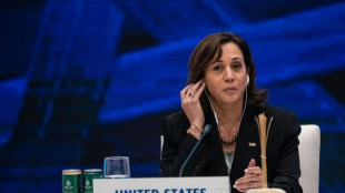 Kamala Harris se reúne con Xi Jinping y pide una comunicación abierta EEUU-China