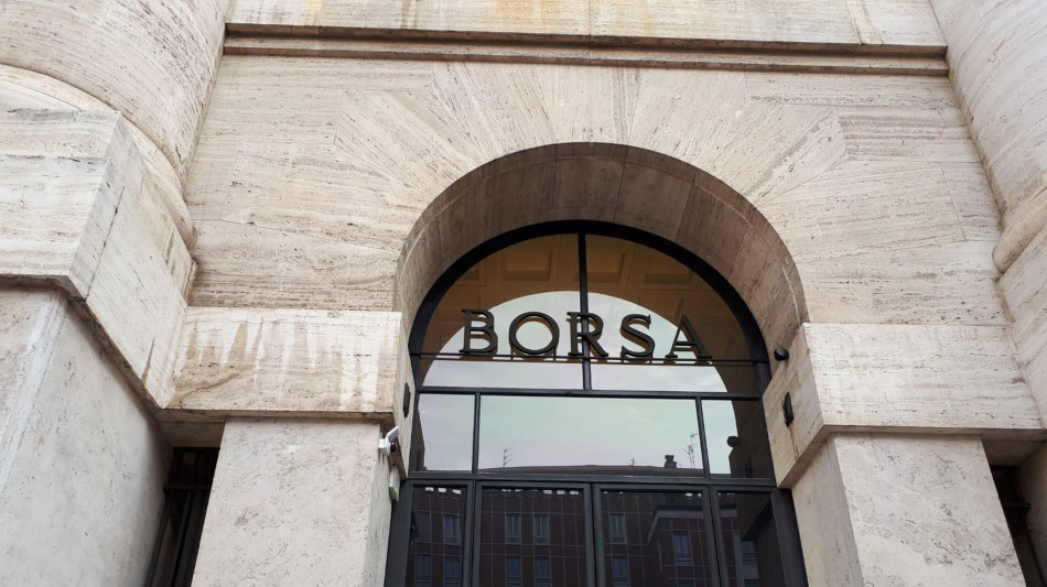 Borsa: Milano apre in rialzo dello 0,37%