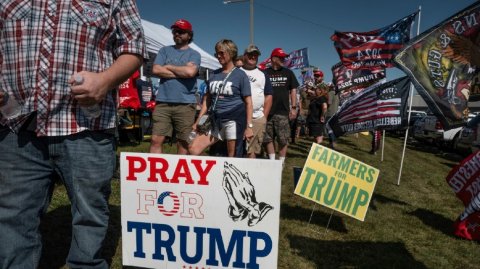 Apoiadores de Trump se dizem dispostos a entrar 'na linha de tiro' para salvá-lo