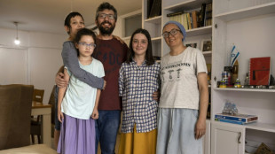 Una familia ucraniana se refugia en una colonia israelí en Cisjordania ocupada