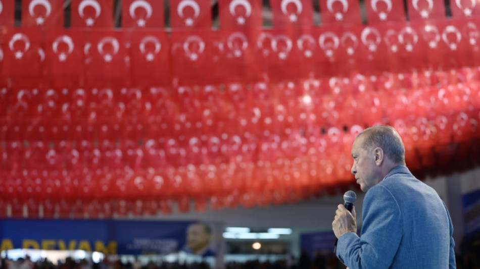 Erdogan pays homage to Islamic idol on eve of Turkey vote