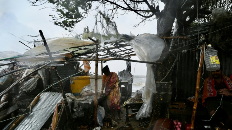 Au moins 10 morts au passage du puissant cyclone Remal au Bangladesh et en Inde