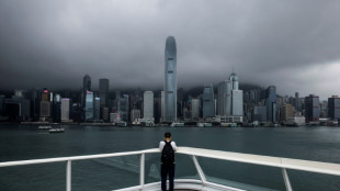 Hong Kong reduce a una semana las suspensiones de vuelos provocados por casos de covid-19