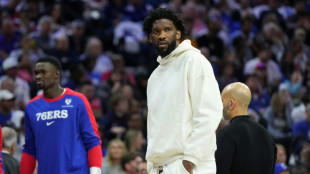 NBA: Embiid suspendu trois matches pour avoir "bousculé" un journaliste