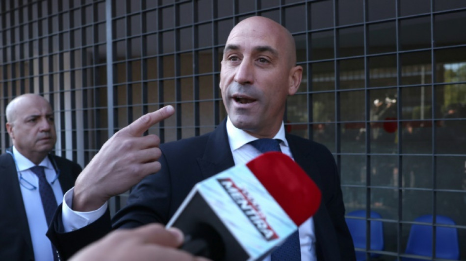 El expatrón del fútbol español Rubiales será juzgado en febrero de 2025 por el beso a una jugadora