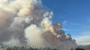 Tres incendios forestales simultáneos cubren de humo y ceniza a Quito