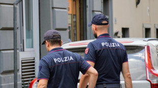 Violenza sessuale su ragazza minorenne, nove arresti