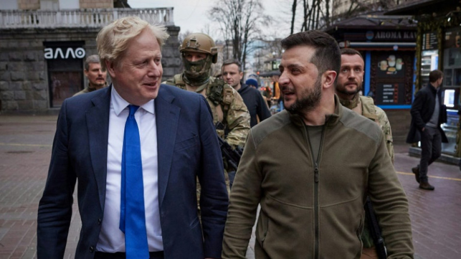 Johnson läuft bei Besuch in der Ukraine mit Selenskyj durch Kiew
