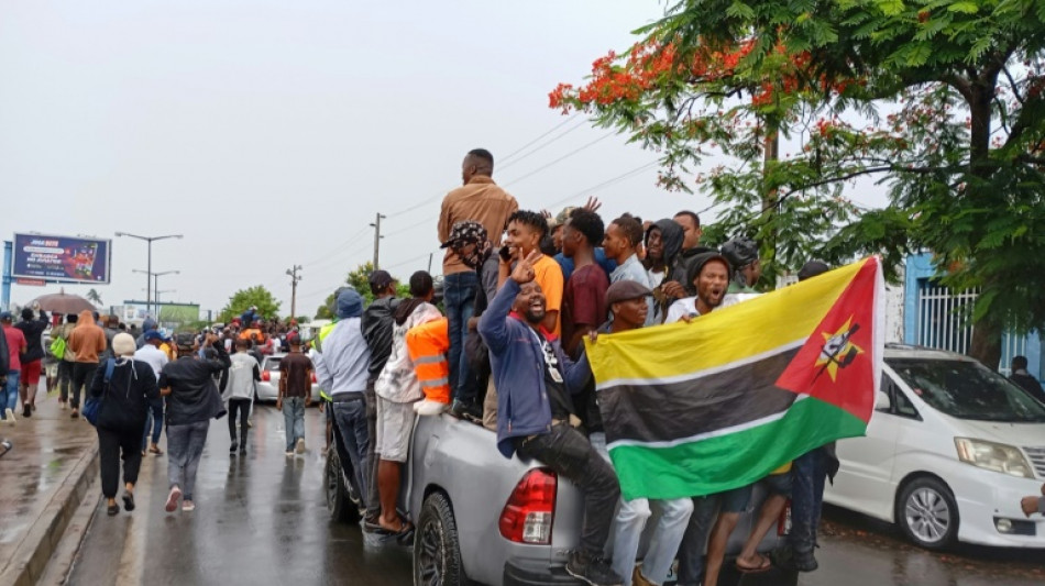 Thousands welcome Mozambique opposition leader as he returns from exile