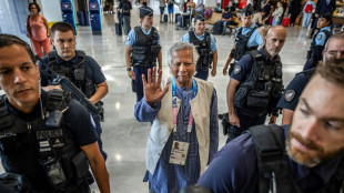 Le prix Nobel Yunus attendu au Bangladesh pour former un gouvernement