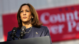 Trump habla con latinos, Harris marca distancias con Biden