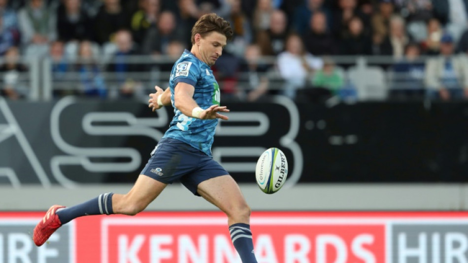 Brumbies back on top, Barrett returns to lead Blues to victory