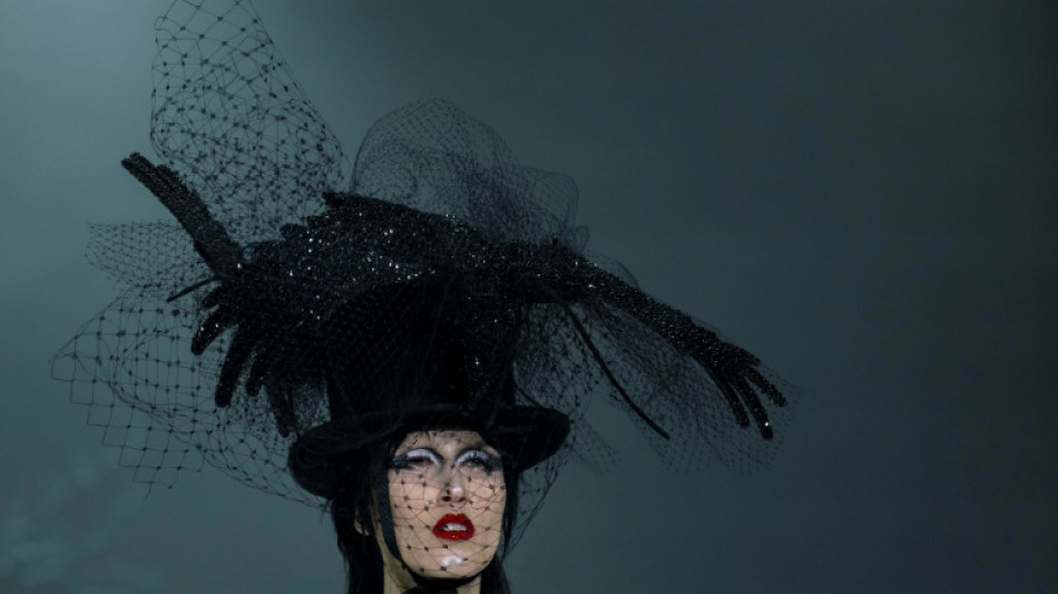 Thom Browne cierra Semana de la Moda de Nueva York con desfile "románticamente oscuro"