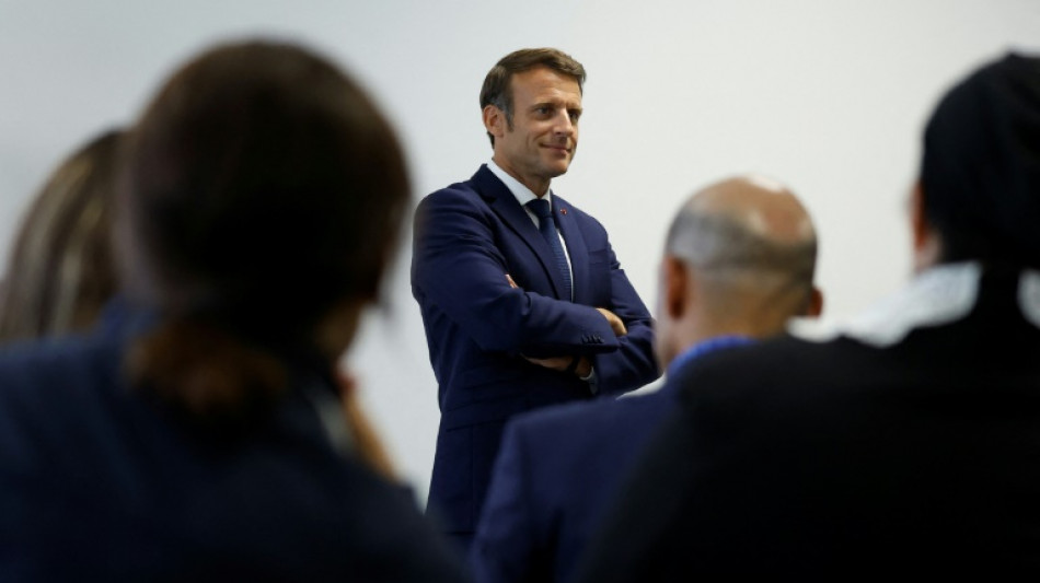 Législatives: Macron, bousculé sur sa gauche, évoque la sécurité en zone rurale