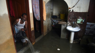 Habitantes de Karachi, abrumados por lluvias monzónicas que azotan Pakistán