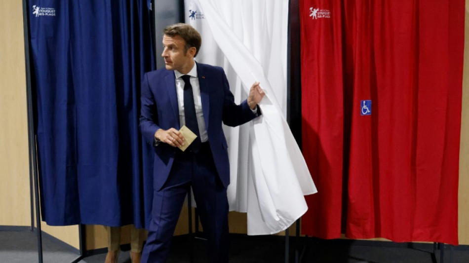 Législatives: la Nupes et la macronie commencent une semaine de duel serré