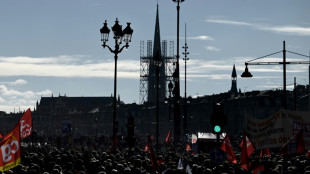 Nuevas protestas masivas en Francia desafían reforma de pensiones de Macron