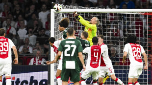 E. League: portiere Ajax 'eroe' in una serie record di rigori