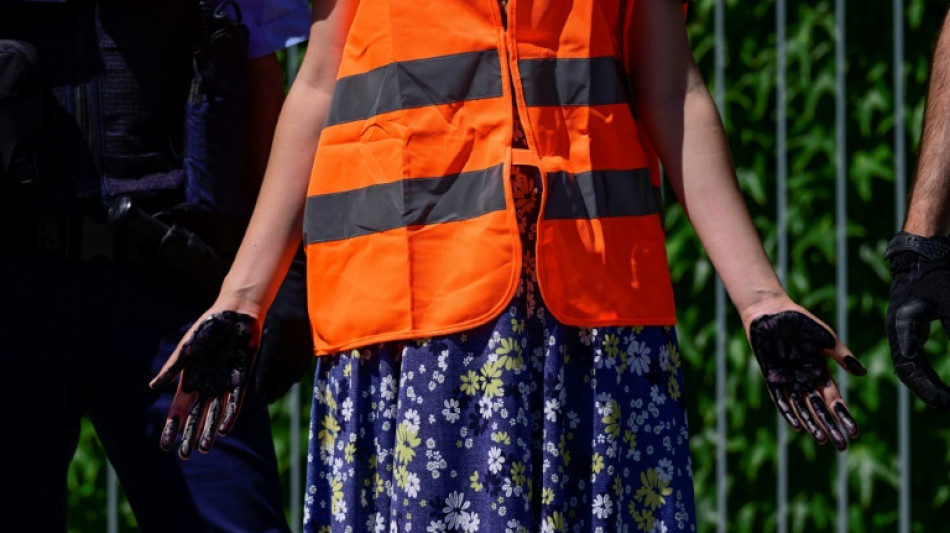 Drei junge Klimaaktivisten in München nach Straßenblockade verwarnt