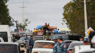 Milhares de refugiados de Nagorno-Karabakh se amontoam na fronteira com a Armênia