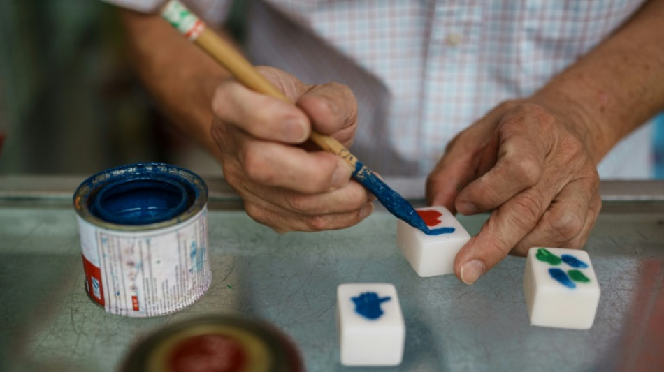 Hong Kong mahjong carver among the last of his kind